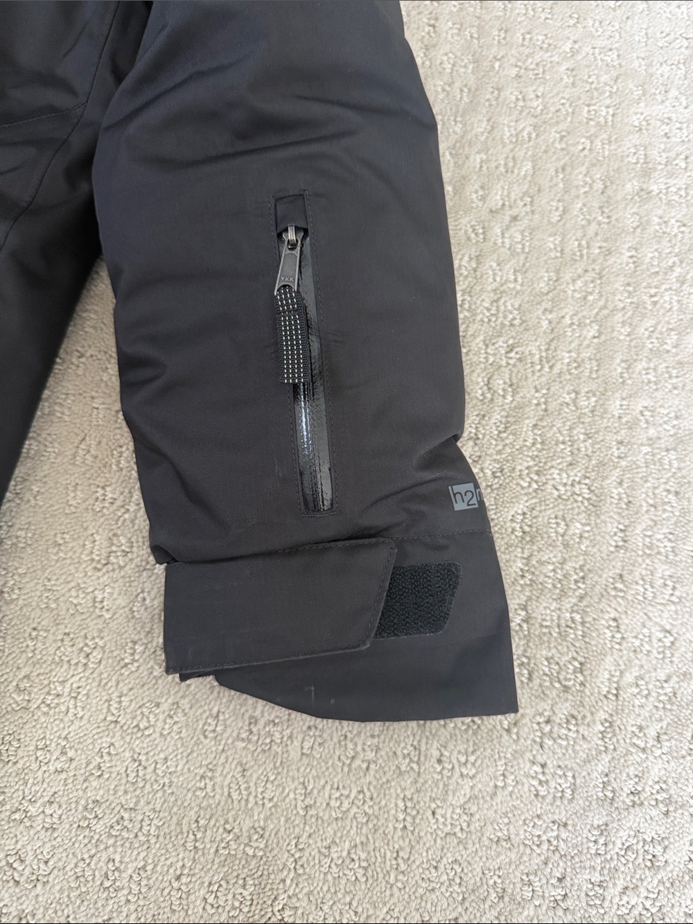 Patagonia winter coat black - size medium (10) - Picture 3 of 10